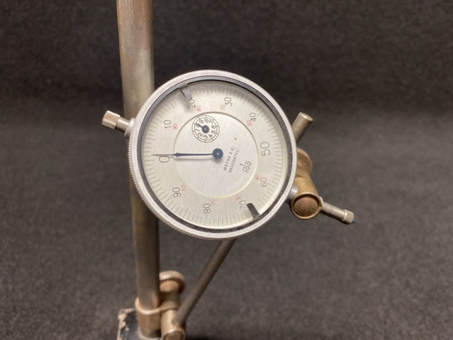 949032-2 Universal stand with indicator clock