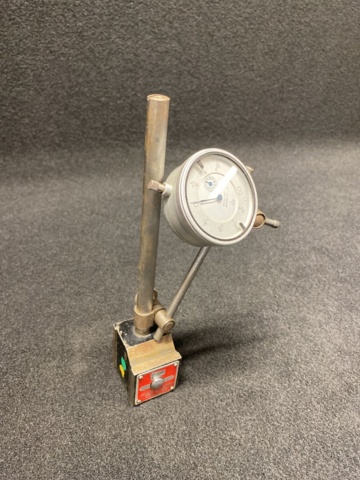 949032-4 Universal stand with indicator clock