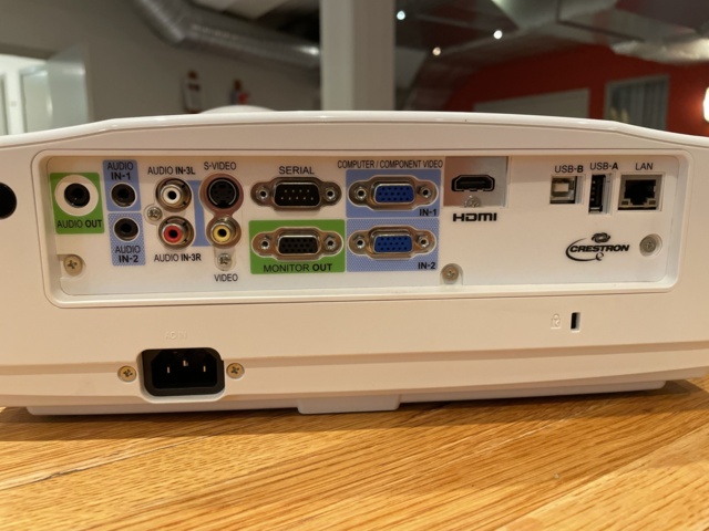 944095-4 Projector Mitsubishi VLT-XD560LP