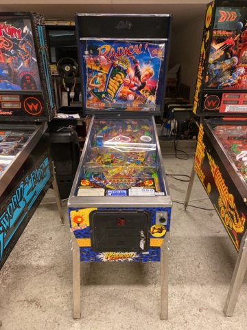 946387-2 Pinball game Radical