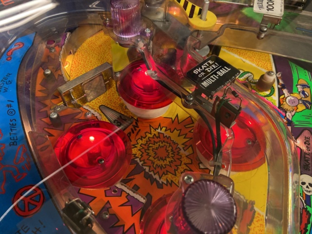 946387-10 Pinball game Radical