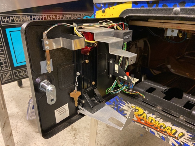 946387-11 Pinball game Radical