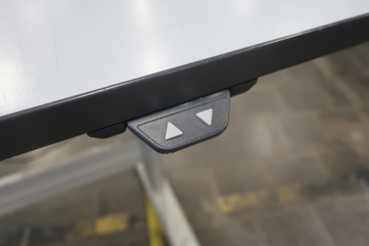 933996-3 Raised and lowerable desk and extra mounted shelf