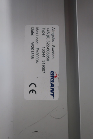 933996-5 Raised and lowerable desk and extra mounted shelf