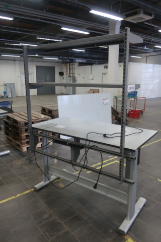 933996-7 Raised and lowerable desk and extra mounted shelf