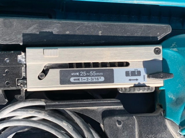 825021-3 Automatic screwdriver Makita 6842