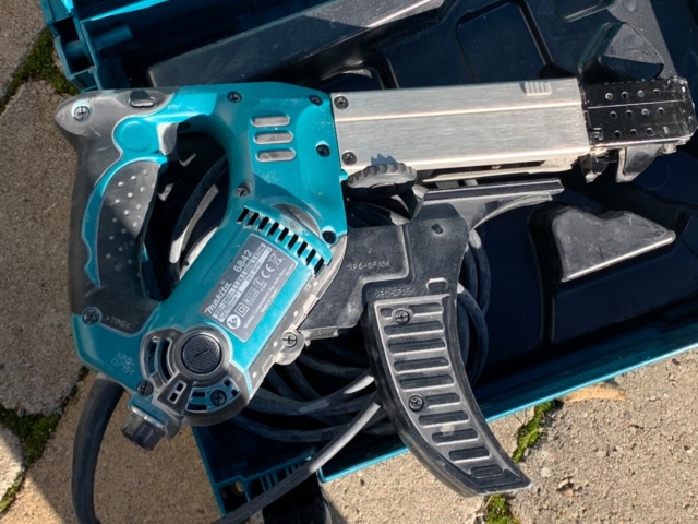 825021-5 Automatic screwdriver Makita 6842