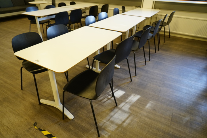 933760-2 Conference table and chairs