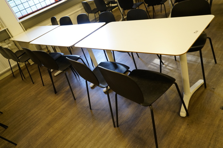 933760-3 Conference table and chairs