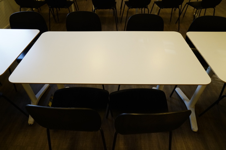 933760-5 Conference table and chairs