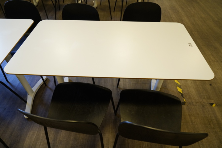 933760-6 Conference table and chairs