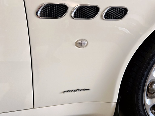 928037-65 Maserati Quattroporte 4.2 V8 - 2007