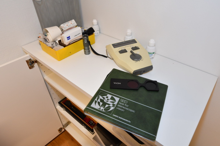 949276-11 Eye examination station TOPCON