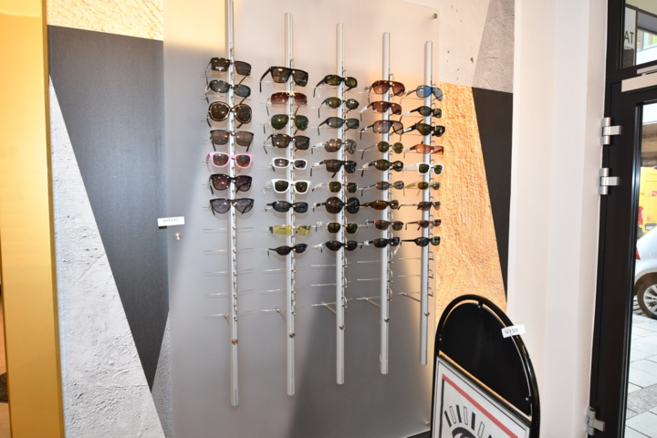 949280-1 43 pairs of sunglasses - FAMOUS BRANDS
