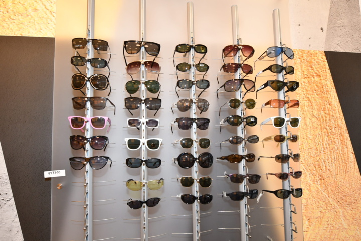 949280-2 43 pairs of sunglasses - FAMOUS BRANDS