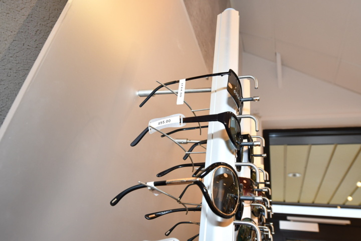 949280-3 43 pairs of sunglasses - FAMOUS BRANDS