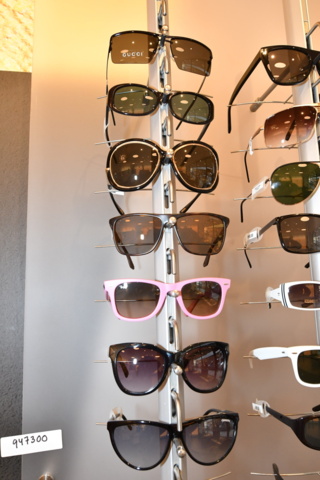 949280-6 43 pairs of sunglasses - FAMOUS BRANDS