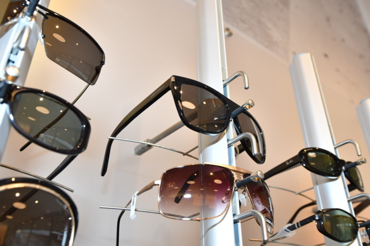 949280-7 43 pairs of sunglasses - FAMOUS BRANDS