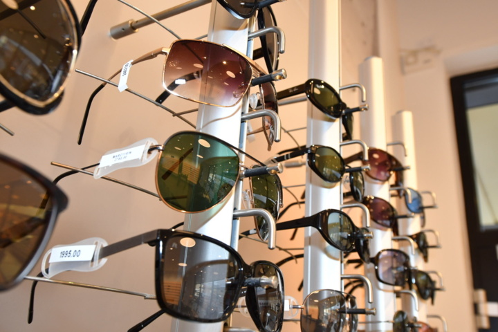 949280-8 43 pairs of sunglasses - FAMOUS BRANDS