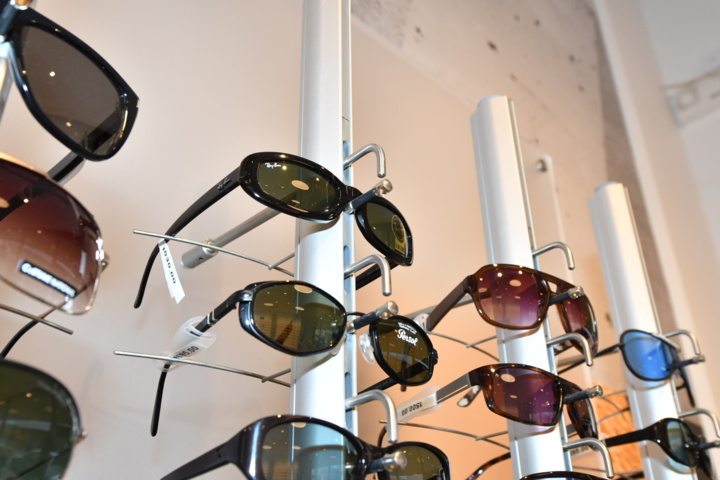 949280-13 43 pairs of sunglasses - FAMOUS BRANDS