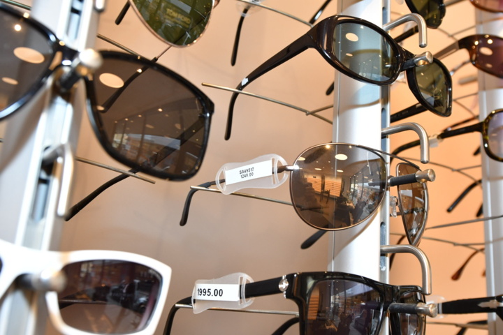 949280-14 43 pairs of sunglasses - FAMOUS BRANDS