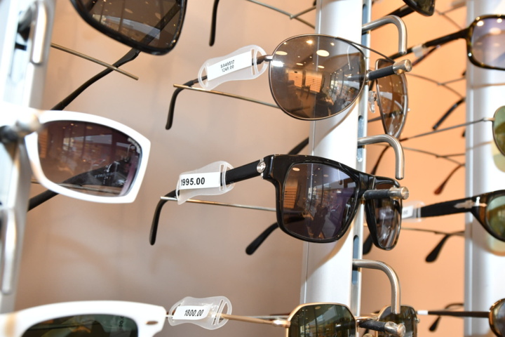 949280-15 43 pairs of sunglasses - FAMOUS BRANDS