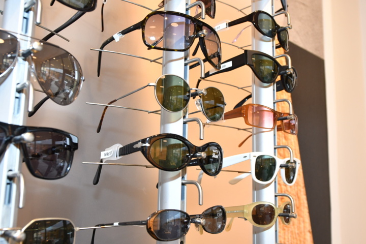 949280-19 43 pairs of sunglasses - FAMOUS BRANDS