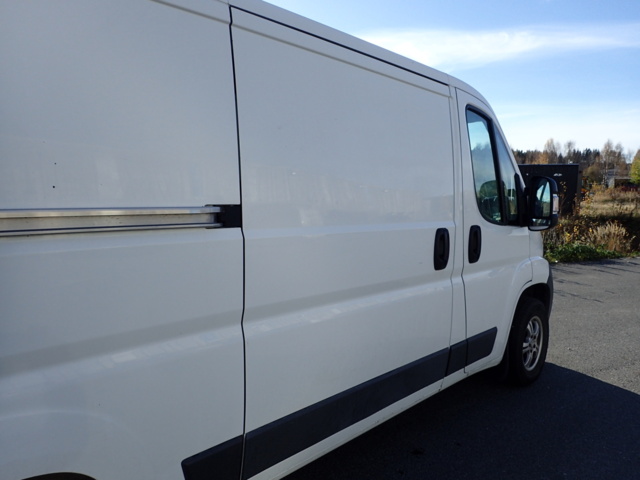 861996-70 Peugeot Boxer Van 330 2.2 HDi - 2010