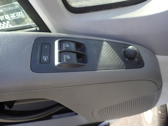 861996-83 Peugeot Boxer Van 330 2.2 HDi - 2010