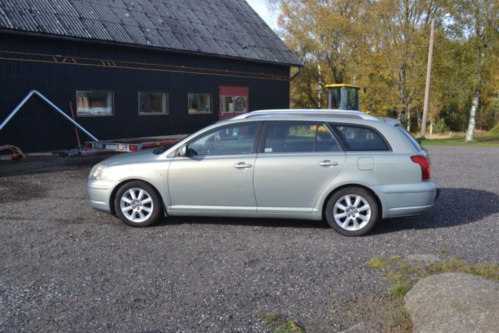 943821-4 Toyota Avensis Kombi 1.8 VVT-i - 2005