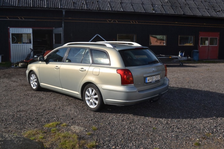 943821-5 Toyota Avensis Kombi 1.8 VVT-i - 2005