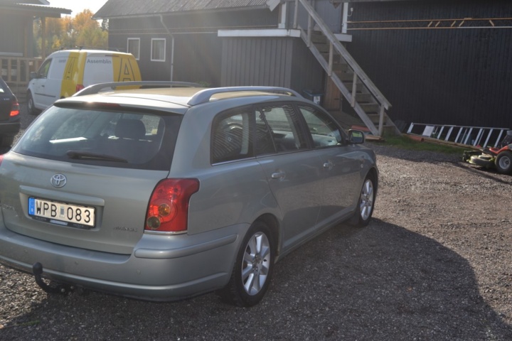 943821-7 Toyota Avensis Kombi 1.8 VVT-i - 2005