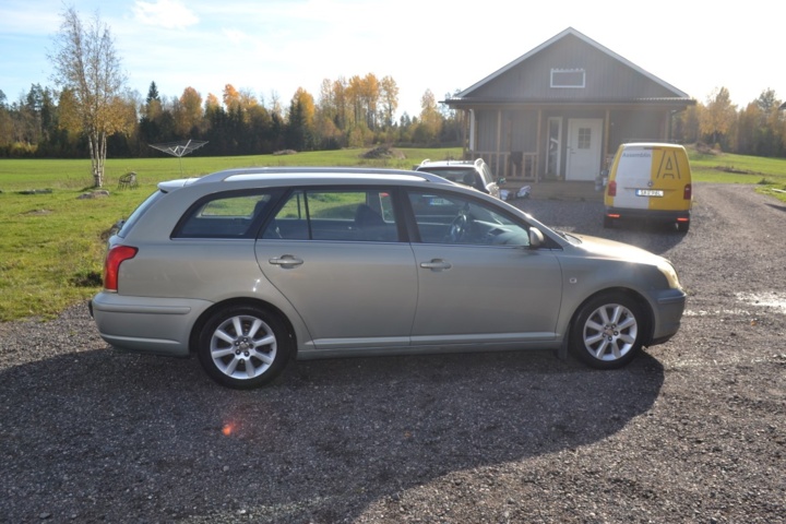 943821-8 Toyota Avensis Kombi 1.8 VVT-i - 2005