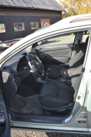 943821-11 Toyota Avensis Kombi 1.8 VVT-i - 2005