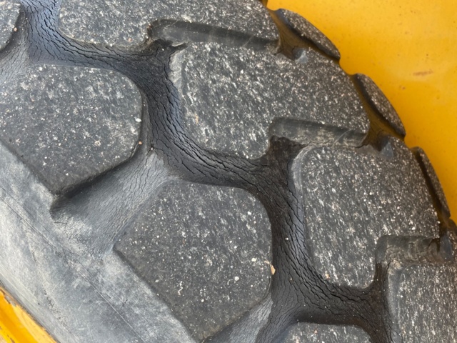 768183-24 Loader Volvo L70