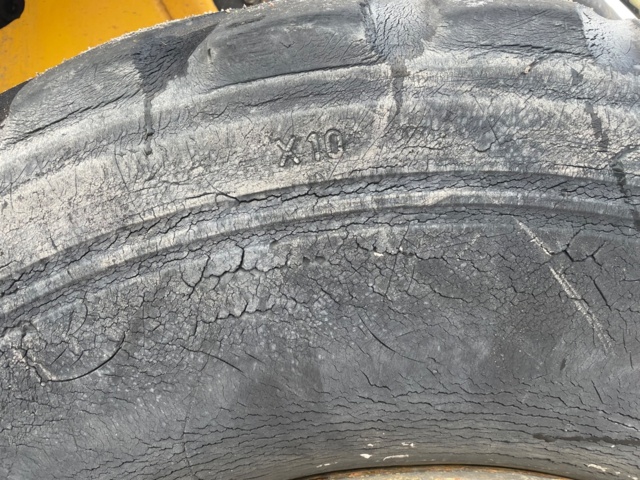 768183-28 Loader Volvo L70