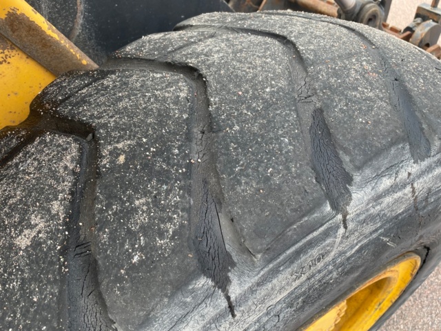 768183-29 Loader Volvo L70