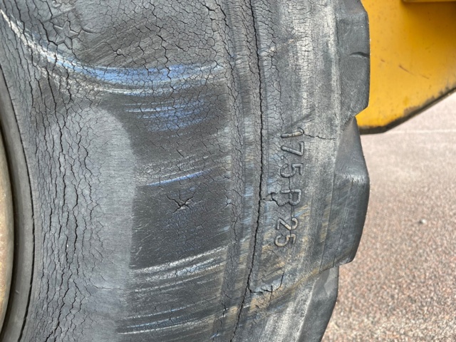 768183-37 Loader Volvo L70