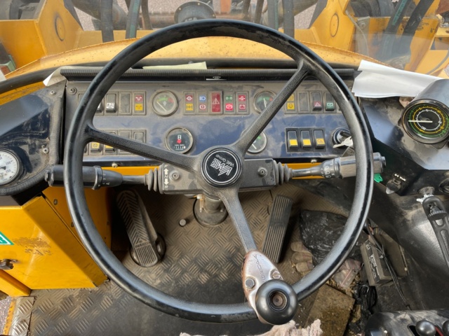 768183-59 Loader Volvo L70