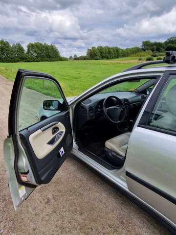 950732-25 Volvo V40 1.9 D -2004