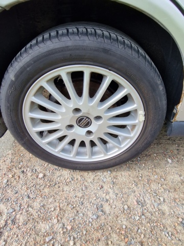 950732-10 Volvo V40 1.9 D -2004