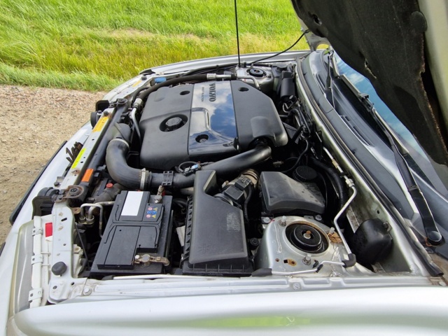 950732-21 Volvo V40 1.9 D -2004