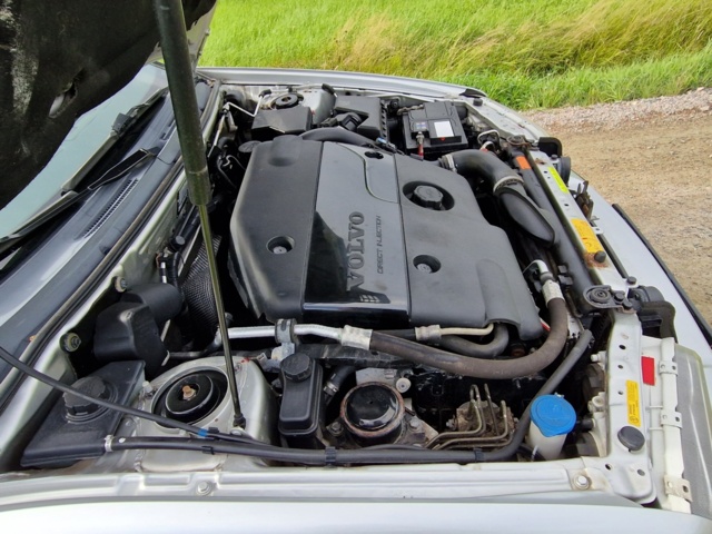 950732-22 Volvo V40 1.9 D -2004