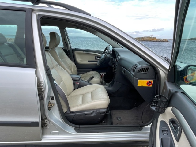 950732-28 Volvo V40 1.9 D -2004