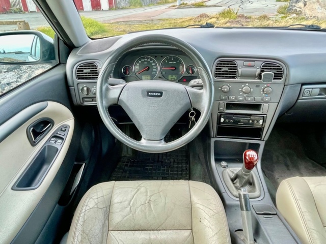 950732-29 Volvo V40 1.9 D -2004