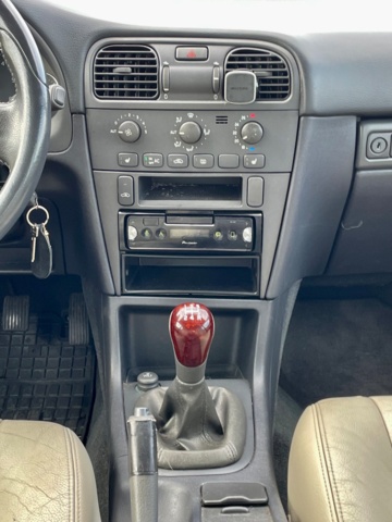 950732-30 Volvo V40 1.9 D -2004