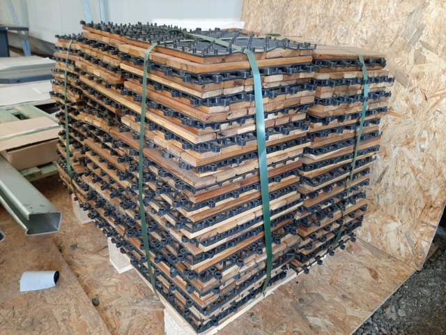 950733-1 Wooden pallet, 30x30 cm - approx. 20 sqm