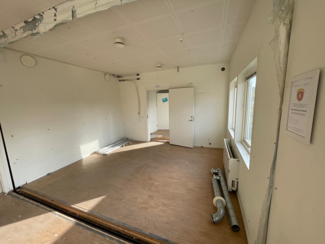 906970-74 20 husmoduler - fd. förskola t.o.m 2021, totalt ca 850 m2 i två plan