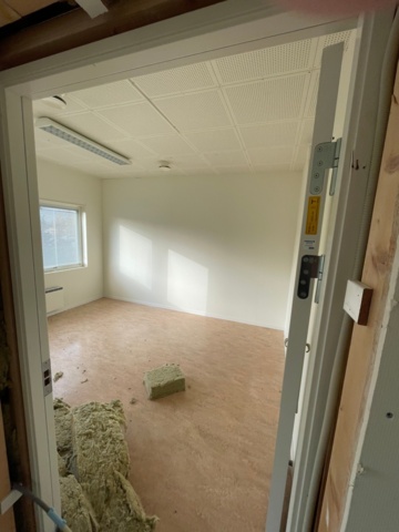 906970-77 20 husmoduler - fd. förskola t.o.m 2021, totalt ca 850 m2 i två plan