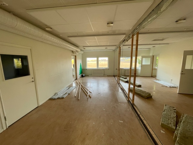 906970-83 20 husmoduler - fd. förskola t.o.m 2021, totalt ca 850 m2 i två plan